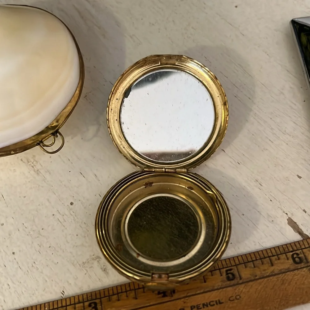 Clam shell powder compact plus 2 mirror compacts Hong Kong